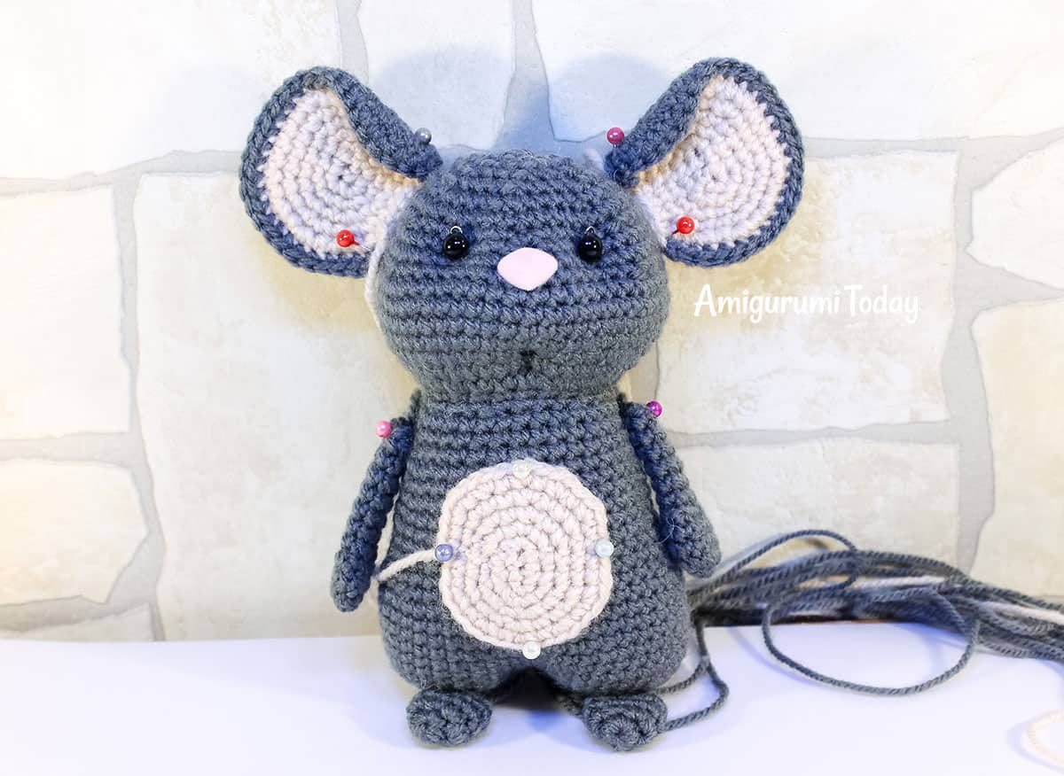 Crochet-mouse-couple-pattern-by-Amigurumi-Today-assembly