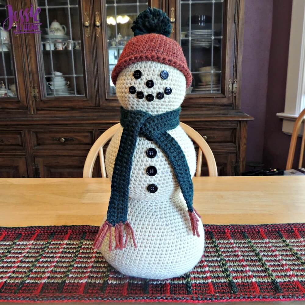 Snowman-Centerpiece-free-crochet-pattern-by-Jessie-At-Home-2