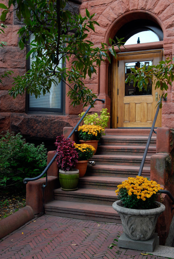 8flower-pots-on-stairs