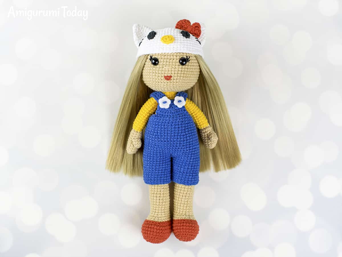 Crochet-doll-in-Hello-Kitty-costume-Amigurumi-Pattern