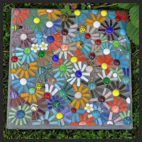 Mosaic_stepping_stone_using_a_garden_paver_large