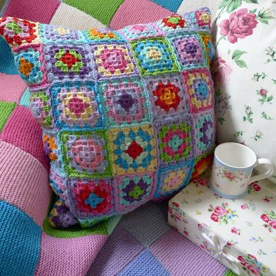 1a69648ad6cf04641b08e6735e5141e8--crochet-cushions-crocheted-blankets