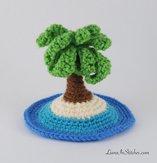 LianaInStitches_Crochet_Palm_Tree_Beach_Island_White_BG_small2